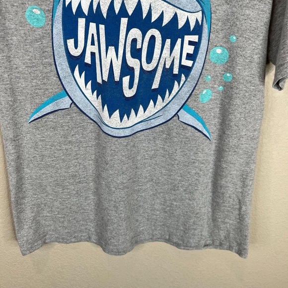 Disney T-Shirt Gray Jawsome Shark Short Sleeve Crew Double Stitch Adult Medium M - Picture 4 of 10